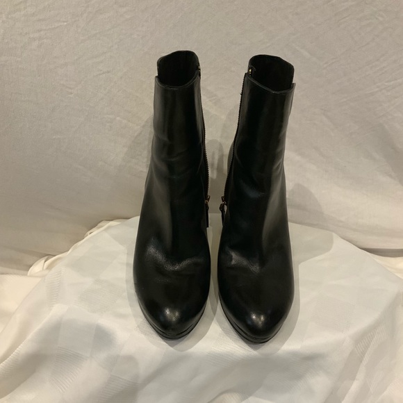 Lightly worn Nine West black heeled booties - Picture 5 of 8